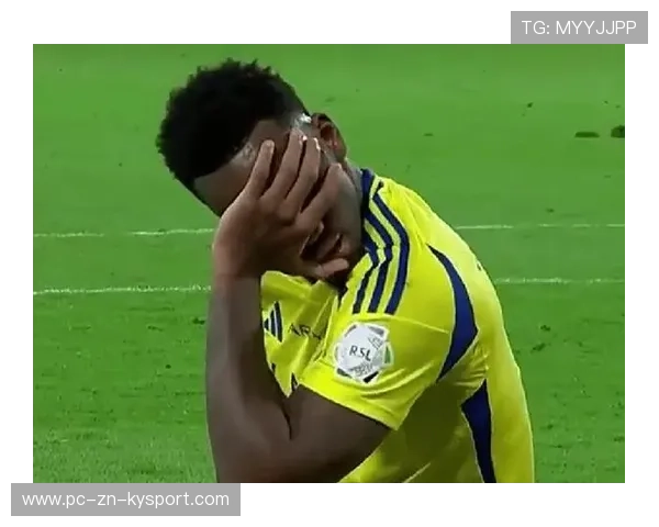 足球任意球挂死角,对手门将苦笑摇头 足球任意球挂死角,对手门将苦笑摇头